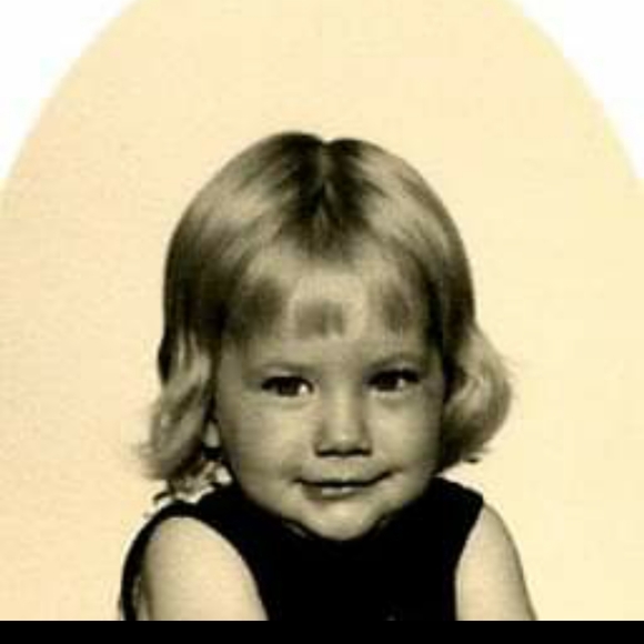 Meet your Posher, Theresa - Picture 1 of 3